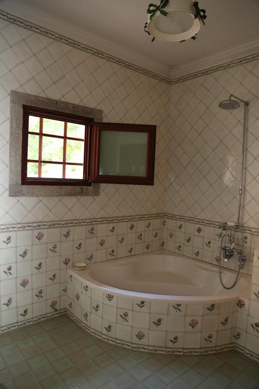 Quinta Dos Castanheiros Bed And Breakfast Ponte de Lima Room photo
